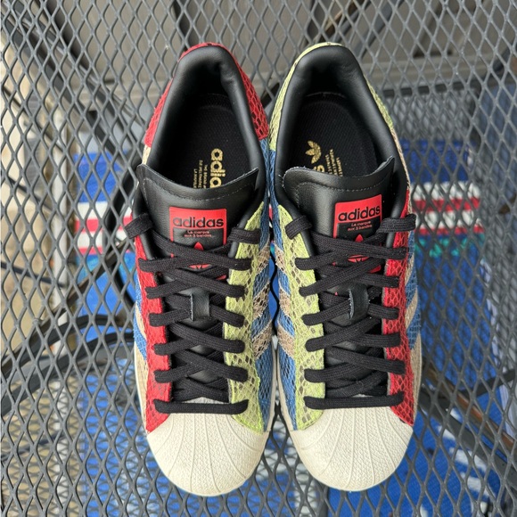 Adidas originals snakeskin shell toe Superstars in women’s size 9.5 or men’s 8. - Picture 7 of 9